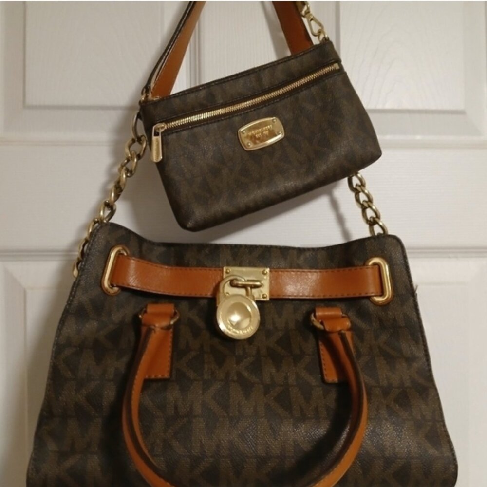 MICHEAL KORS Hamilton WITH MATCHING LARGE WRISTLET GOLD LOCK &KEY ACCENTS​